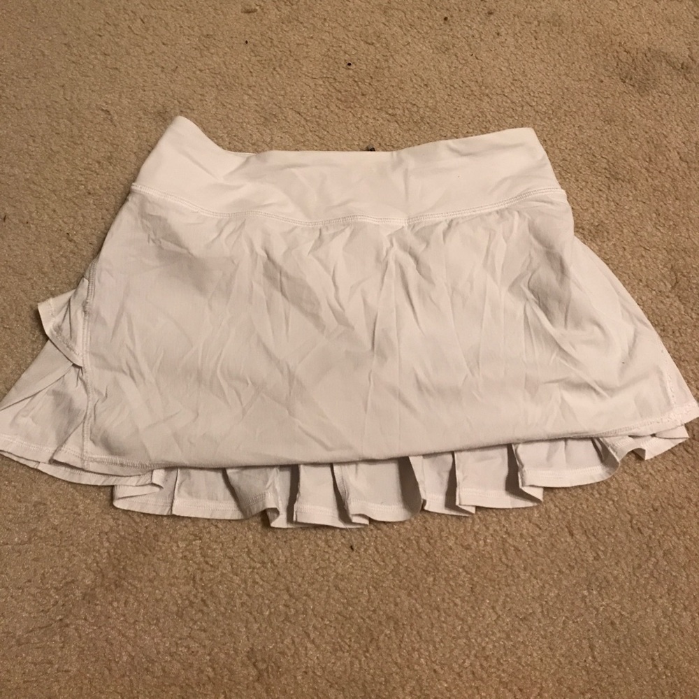 LULULEMON WHITE TENNIS SKORT SIZE 4